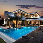 2 Rua Palmas - Luxurious, Stylish & Modern Villa