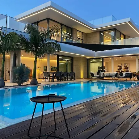 Villa 2 Rua Palmas - Luxurious, Stylish & Modern *