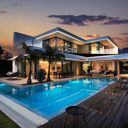 2 Rua Palmas - Luxurious, Stylish & Modern Villa